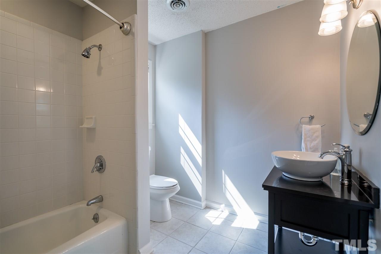 800 Hardimont Road Raleigh, NC 27609 - Photo 15 of 26 a bathroom with a bathtub a sink and a toilet