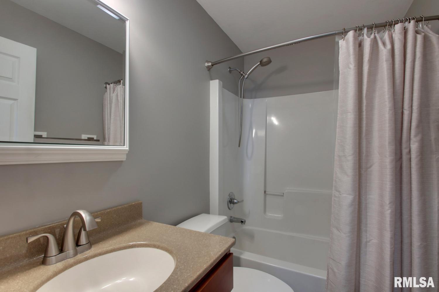 1849 Maple Street Quincy, IL 62301 - Photo 4 of 11
