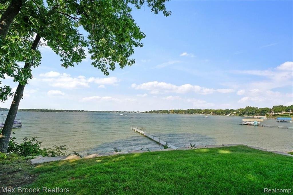 4084 Commerce Road West Bloomfield, MI 48324 - Photo 32 of 33