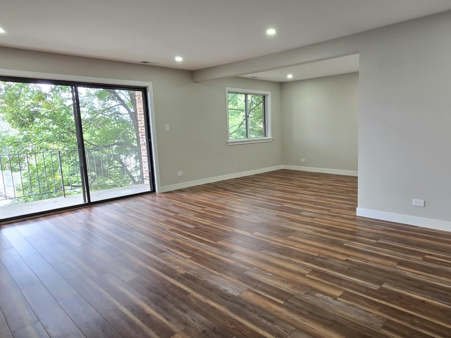 601 West Huntington Commons Road, Unit 313 Mount Prospect, IL 60056 - Photo 7 of 22 Gallery Image 7
