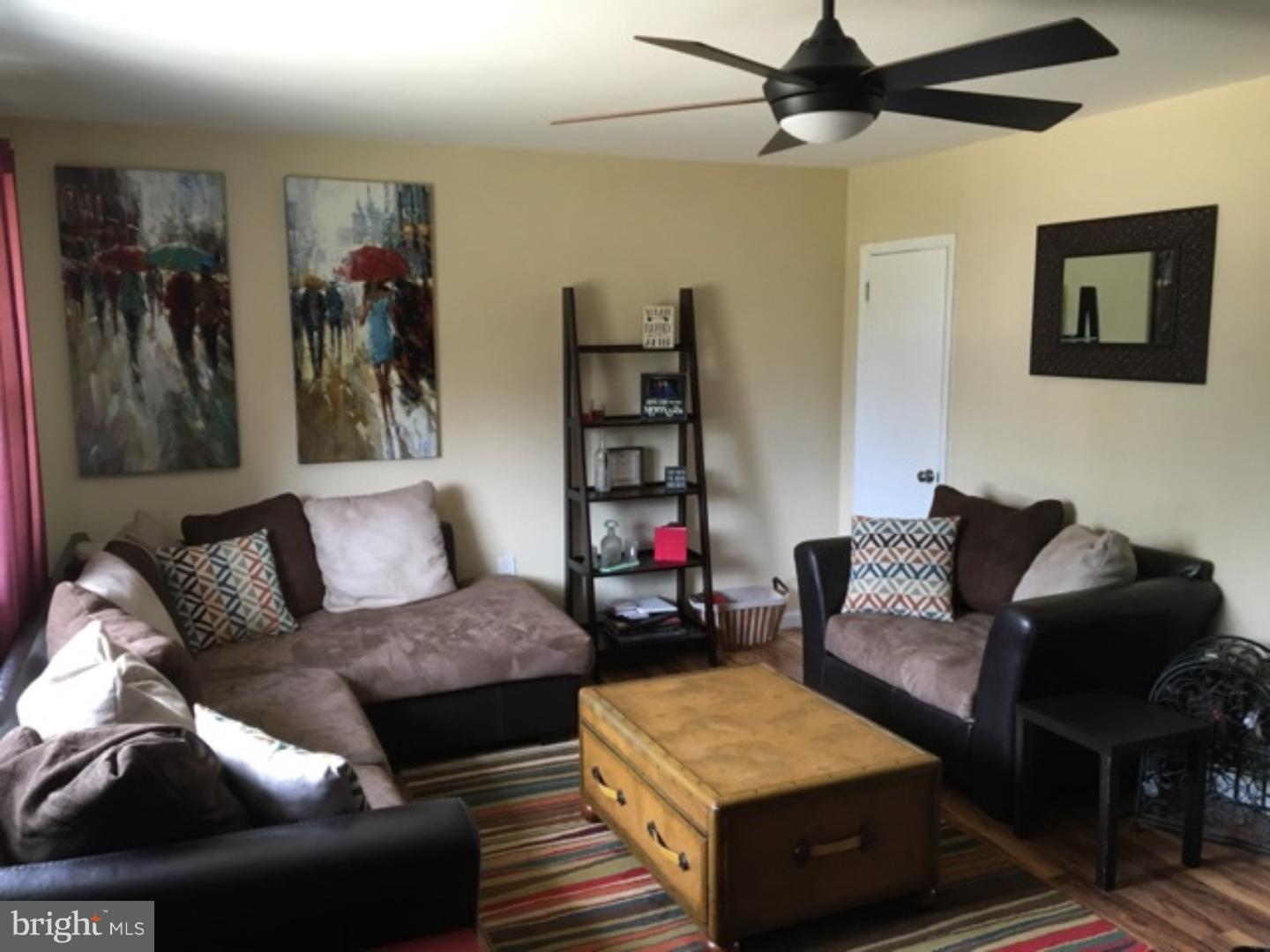 126 Hayes Mill Road Atco, NJ 08004 - Photo 8 of 25 Living Room