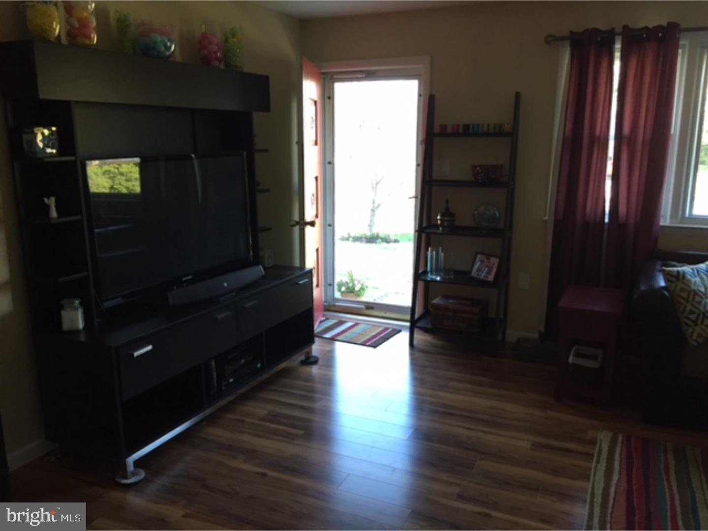 126 Hayes Mill Road Atco, NJ 08004 - Photo 9 of 25 Living Room