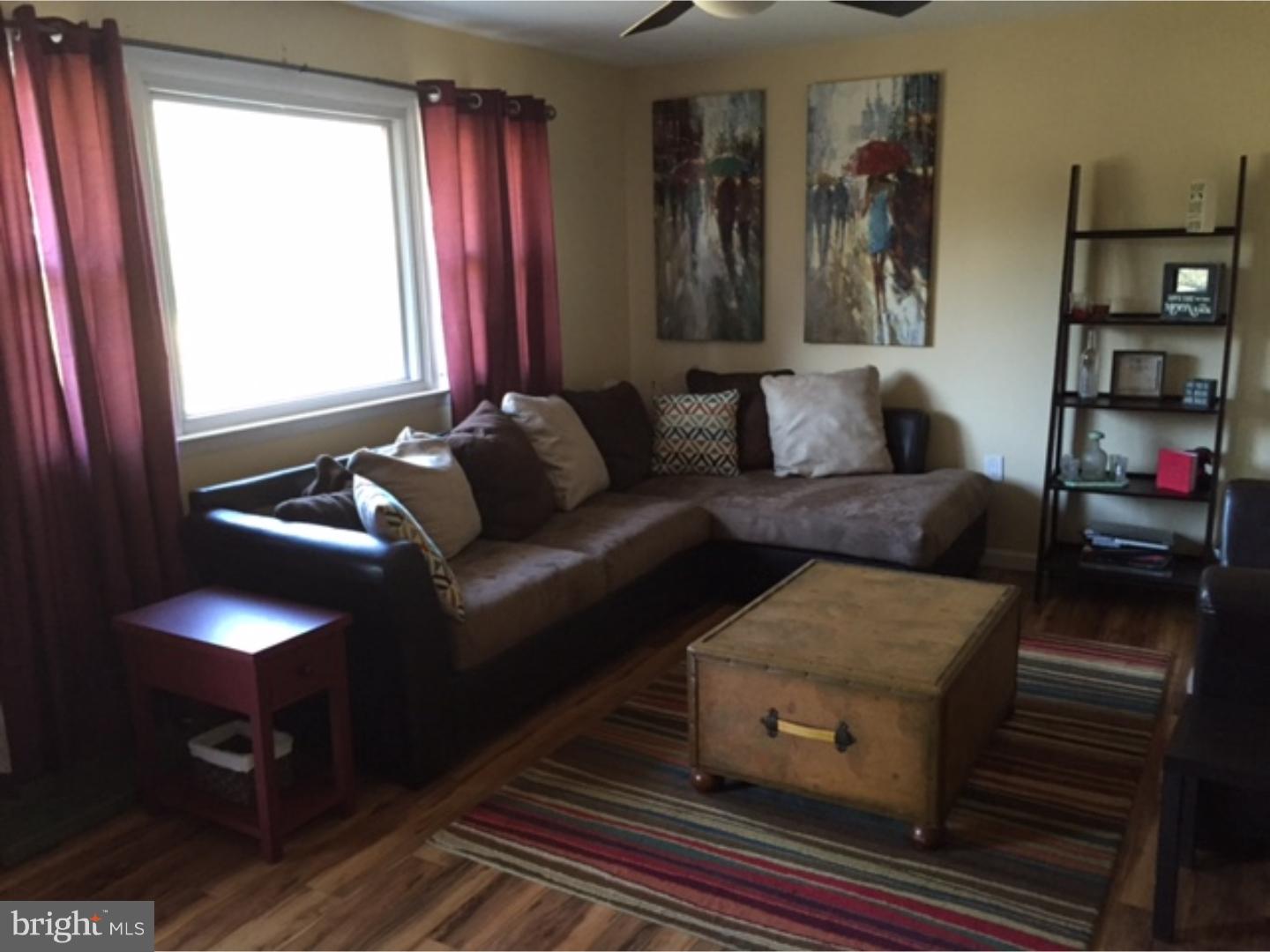 126 Hayes Mill Road Atco, NJ 08004 - Photo 10 of 25 Living Room
