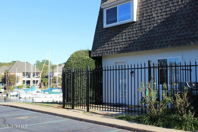 $2,000 | 550 Post Road, Unit 806, Ridgeland, MS 39157