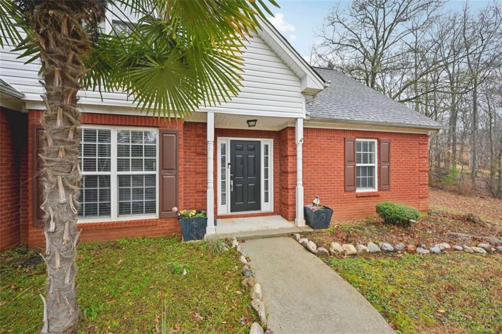25 Castlehill Court Covington, GA 30016 - Photo 4 of 32 a front view of a house with garden