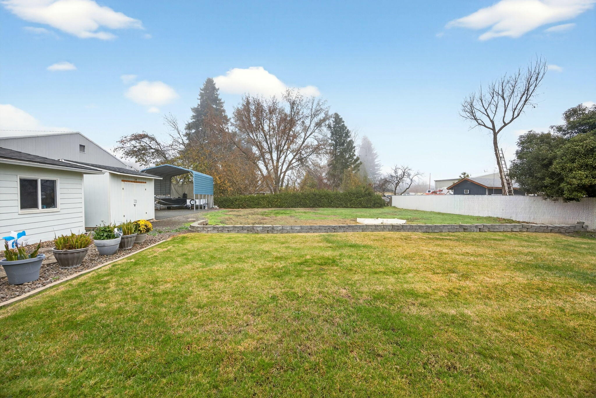 709 Lawnsdale Road Medford, OR 97504 - Photo 27 of 36 Rear Yard View