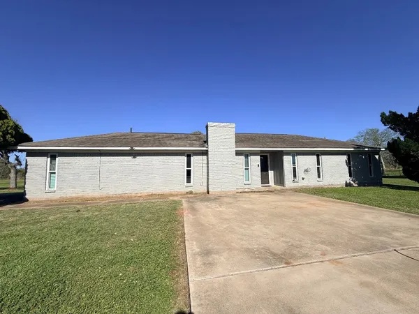$1,800 | 625 Elm Street, Oyster Creek, TX 77541