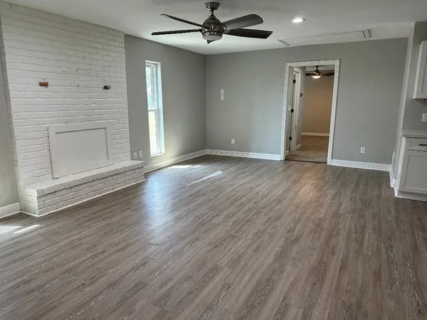 $1,800 | 625 Elm Street, Oyster Creek, TX 77541