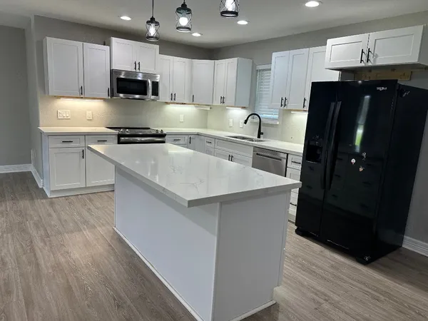 $1,800 | 625 Elm Street, Oyster Creek, TX 77541