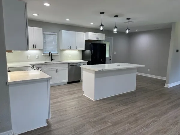 $1,800 | 625 Elm Street, Oyster Creek, TX 77541
