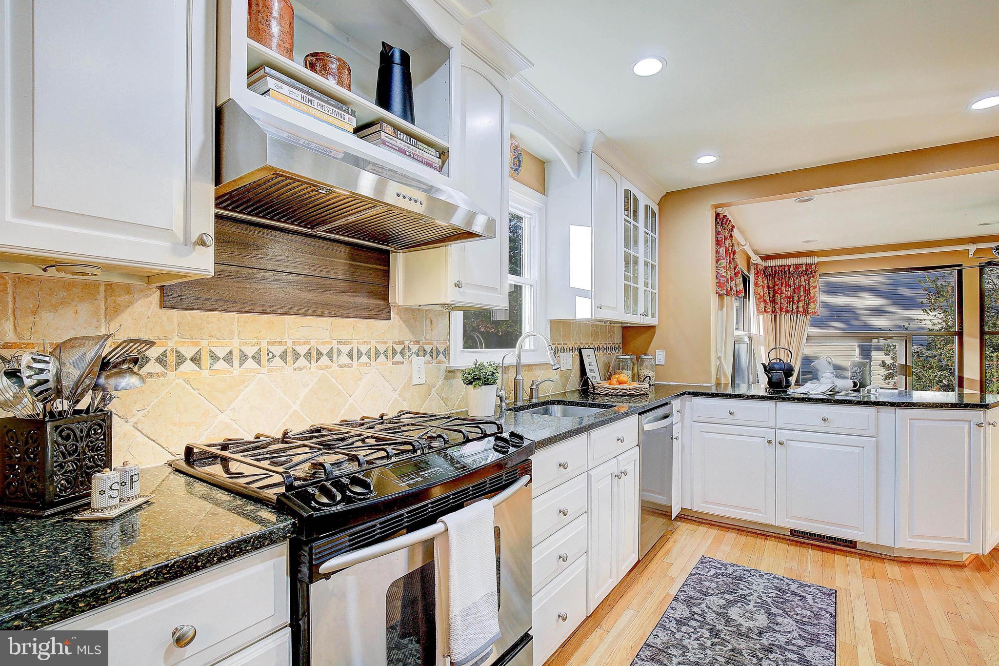 420 Halsey Road Annapolis, MD 21401 - Photo 22 of 51 Gas stove