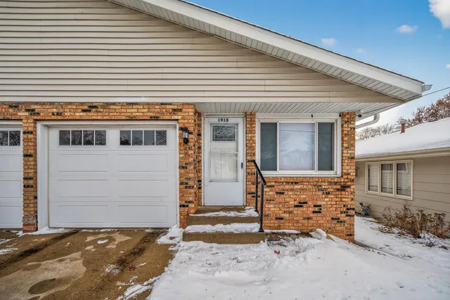 $500,000 | 1918 Upper Afton Road, St. Paul, MN 55119