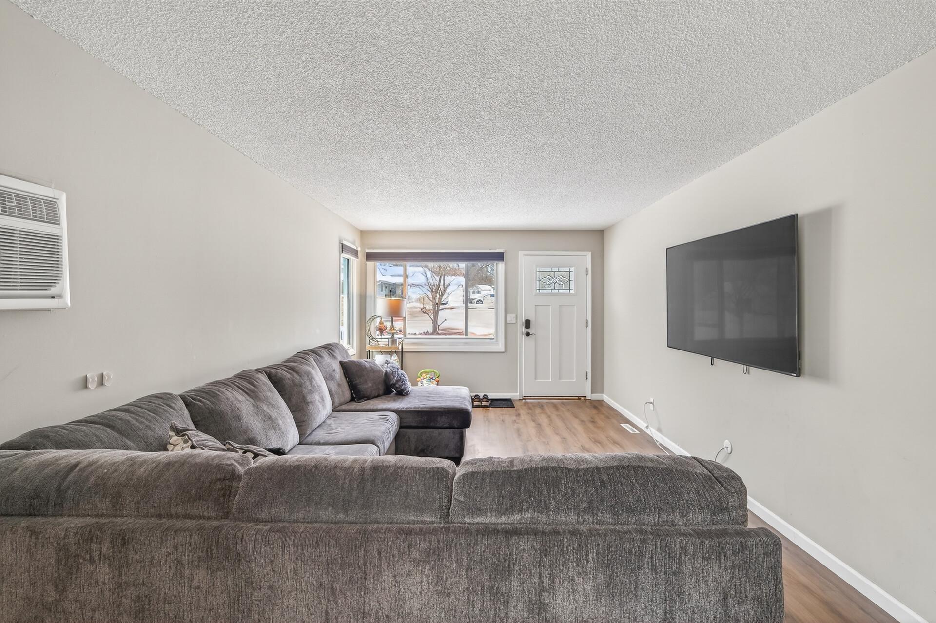 1918 Upper Afton Road St. Paul, MN 55119 - Photo 3 of 30