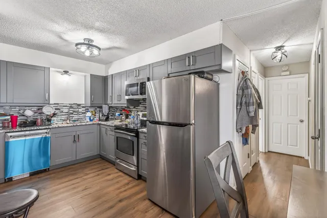 $500,000 | 1918 Upper Afton Road, St. Paul, MN 55119