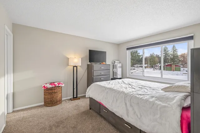 $500,000 | 1918 Upper Afton Road, St. Paul, MN 55119