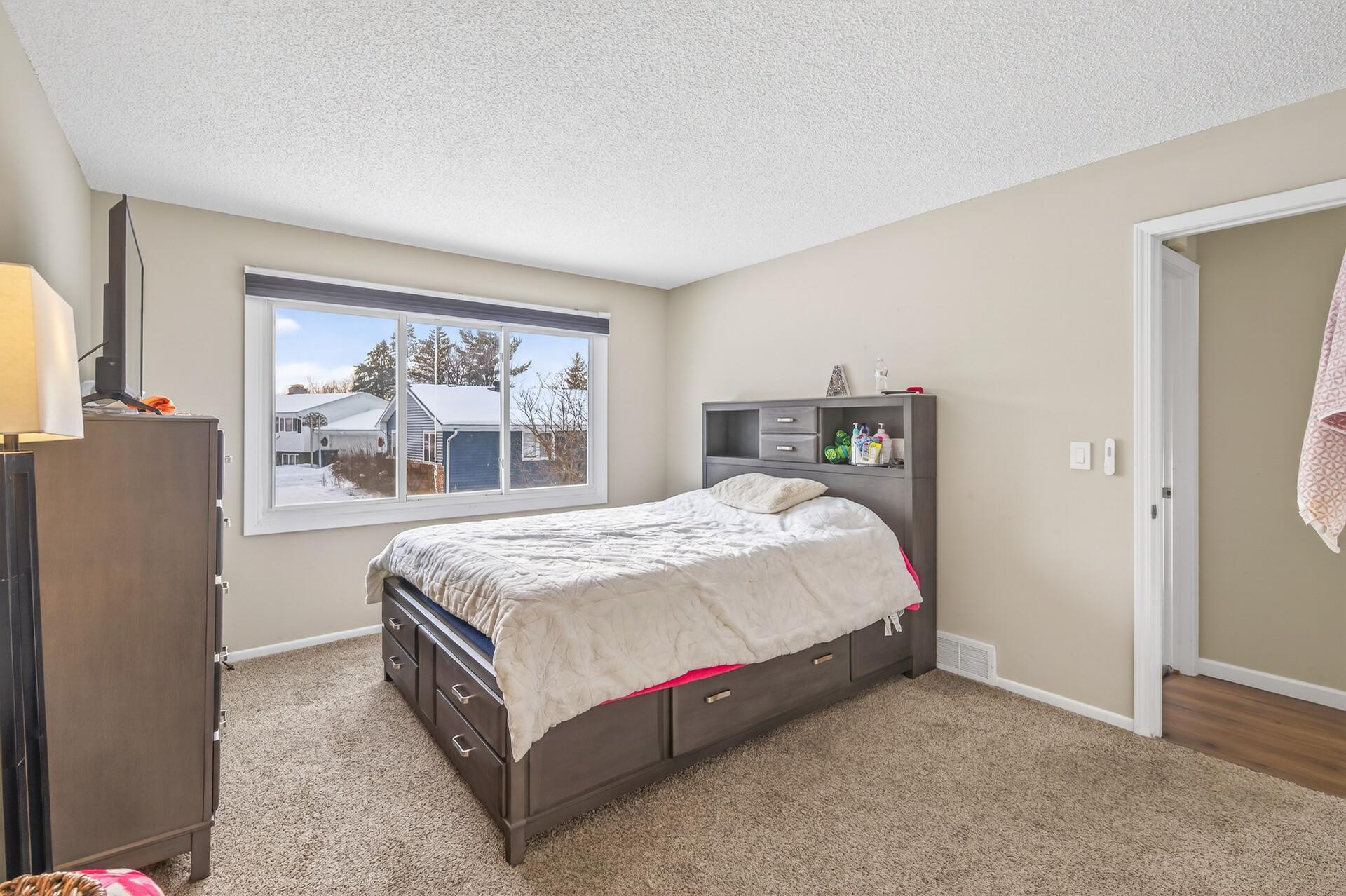 1918 Upper Afton Road St. Paul, MN 55119 - Photo 9 of 30