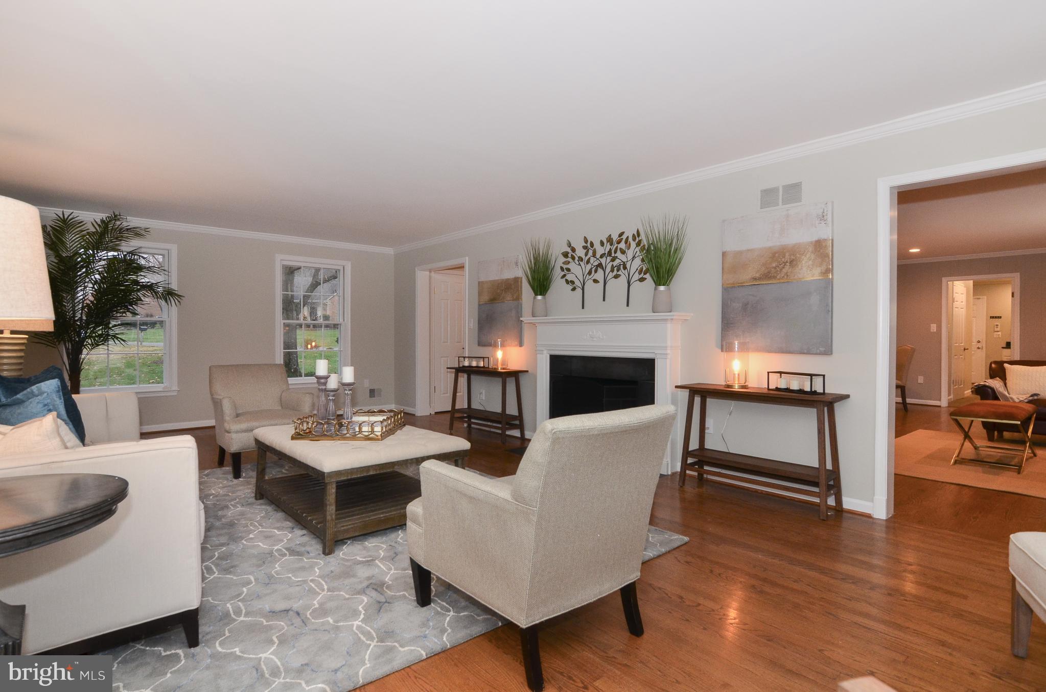 9712 Spring Ridge Lane Vienna, VA 22182 - Photo 11 of 46 Living room