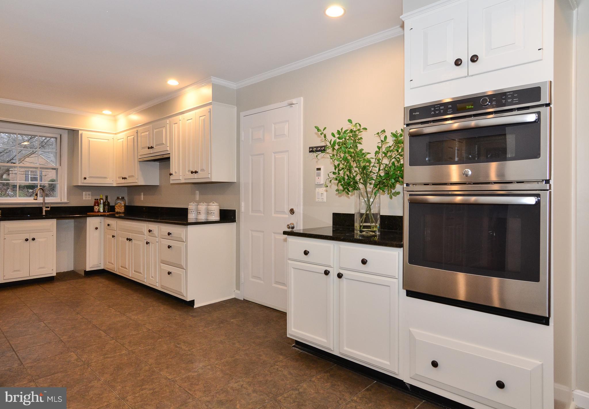 9712 Spring Ridge Lane Vienna, VA 22182 - Photo 18 of 46 Large kitchen