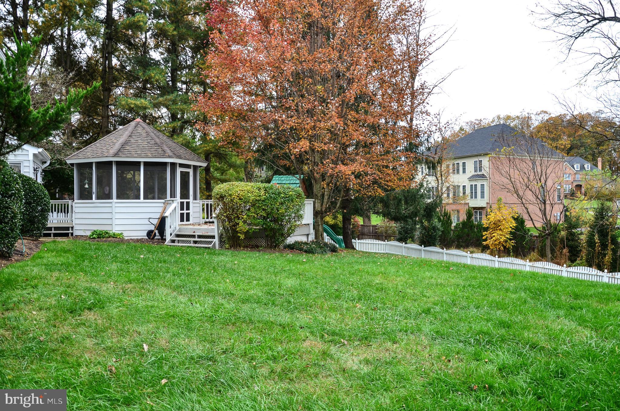 9712 Spring Ridge Lane Vienna, VA 22182 - Photo 4 of 46 yard and screned in porch