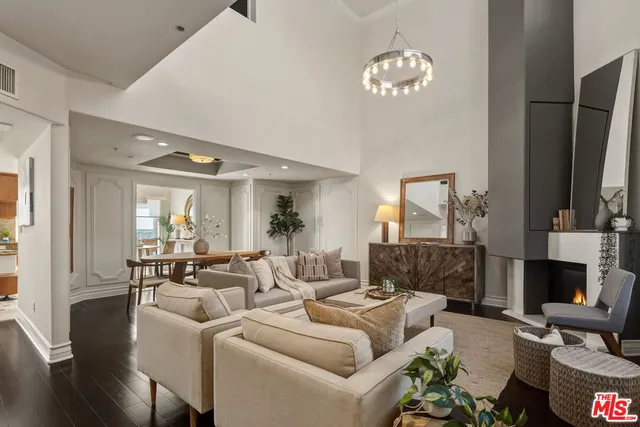 $1,595,000 | 1717 South Barrington Avenue, Unit 103, Los Angeles, CA 90025