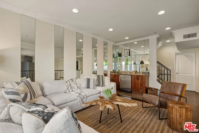 $1,595,000 | 1717 South Barrington Avenue, Unit 103, Los Angeles, CA 90025