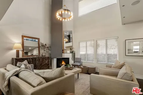$1,595,000 | 1717 South Barrington Avenue, Unit 103, Los Angeles, CA 90025