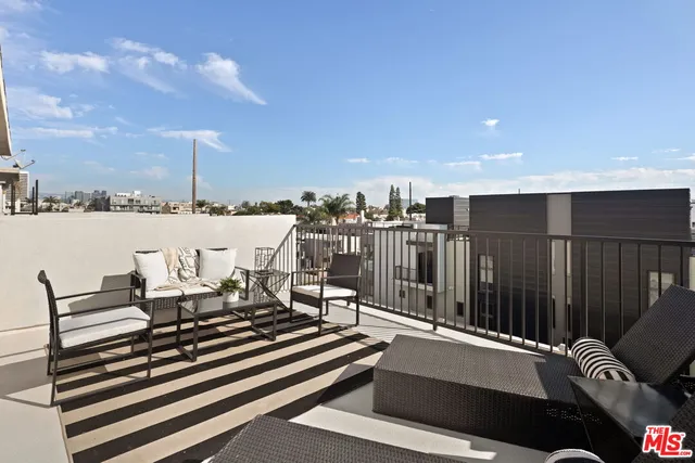 $1,595,000 | 1717 South Barrington Avenue, Unit 103, Los Angeles, CA 90025