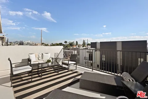 $1,595,000 | 1717 South Barrington Avenue, Unit 103, Los Angeles, CA 90025