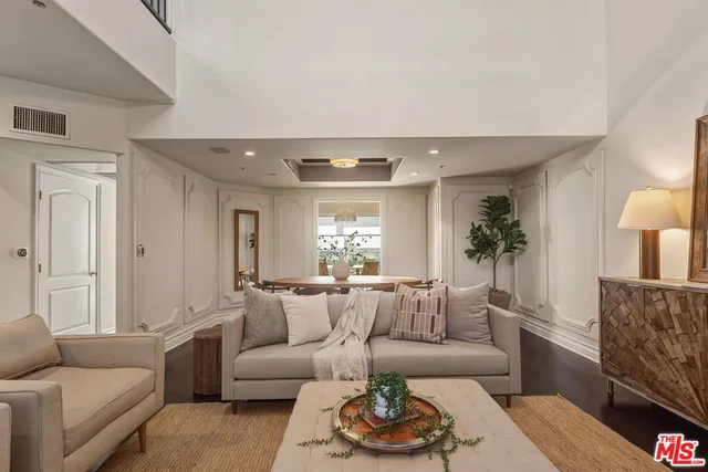 $1,595,000 | 1717 South Barrington Avenue, Unit 103, Los Angeles, CA 90025