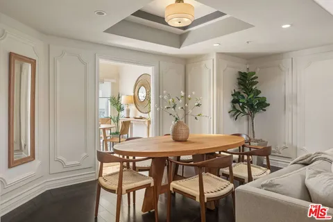 $1,595,000 | 1717 South Barrington Avenue, Unit 103, Los Angeles, CA 90025