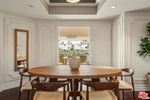 $1,595,000 | 1717 South Barrington Avenue, Unit 103, Los Angeles, CA 90025