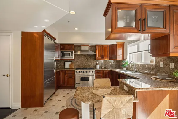 $1,495,000 | 1717 South Barrington Avenue, Unit 103, Los Angeles, CA 90025