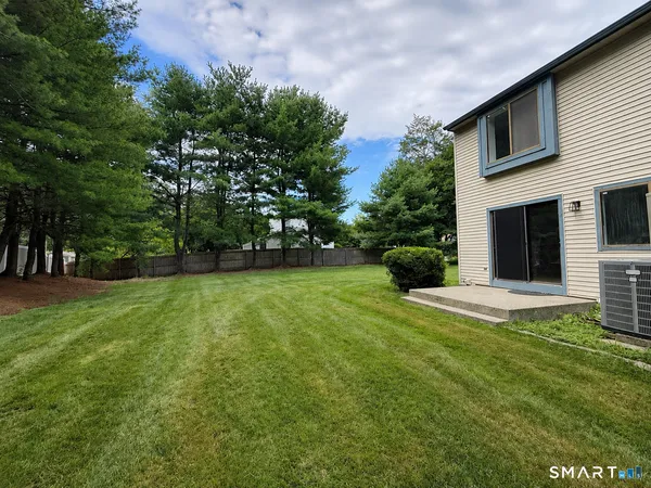 $2,100 | 594 East Center Street, Unit H, Manchester, CT 06040