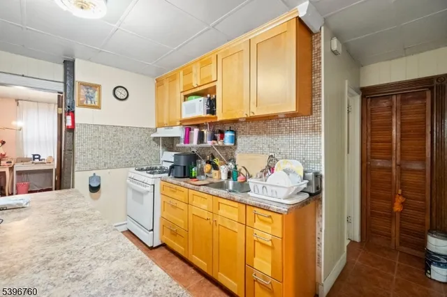 $575,000 | 478 Walnut Street, Elizabeth, NJ 07201