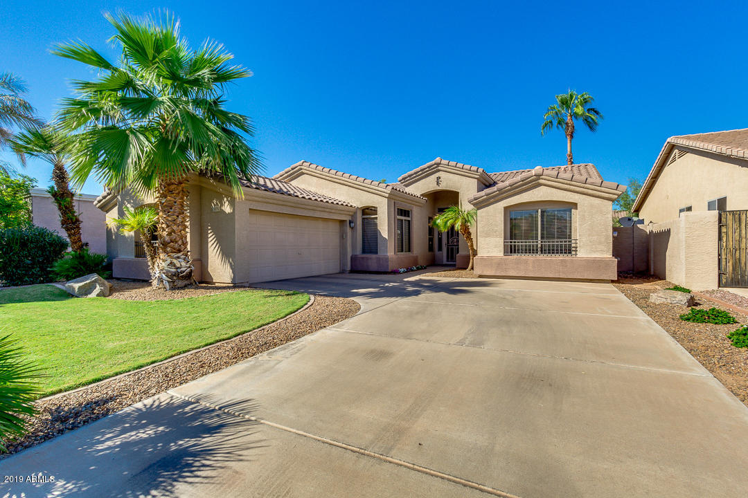 1674 East Spur Street Gilbert, AZ 85296 - Photo 2 of 26 03-Spur