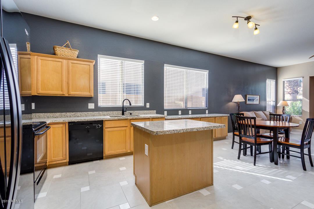 1674 East Spur Street Gilbert, AZ 85296 - Photo 7 of 26 13-Spur
