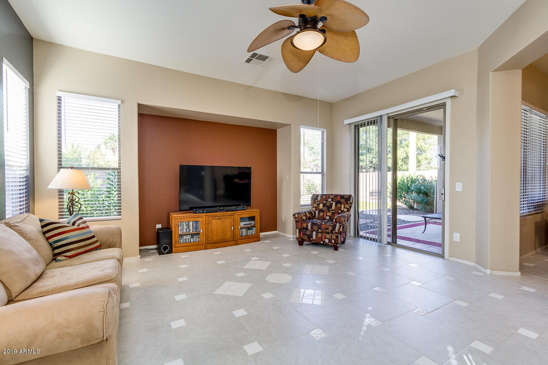 1674 East Spur Street Gilbert, AZ 85296 - Photo 10 of 26 21-Spur