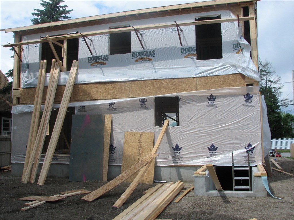 93 Maplecrest Drive Pawtucket, RI 02861 - Photo 4 of 8 BACK