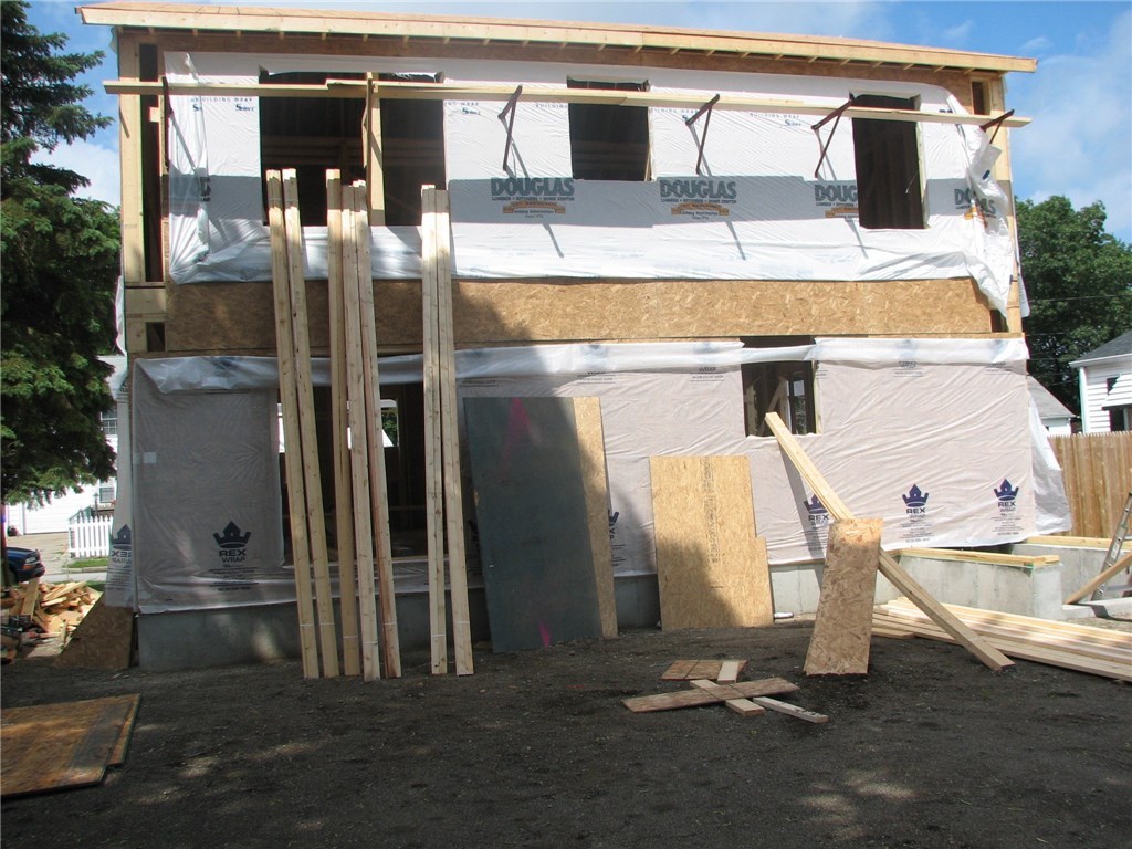 93 Maplecrest Drive Pawtucket, RI 02861 - Photo 5 of 8 BACK