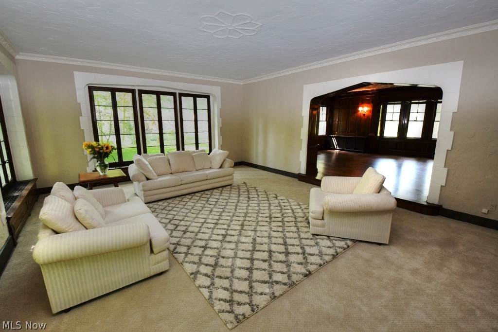2565 Stratford Road Cleveland, OH 44118 - Photo 4 of 35 Gallery Image 4