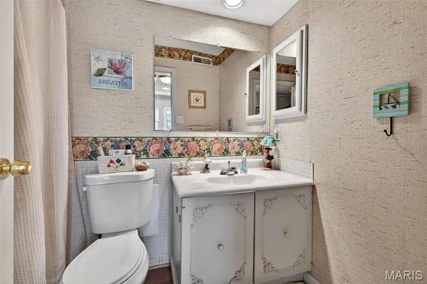 $135,000 | 4294 Chateau De Ville Drive, Unit H, St. Louis, MO 63129