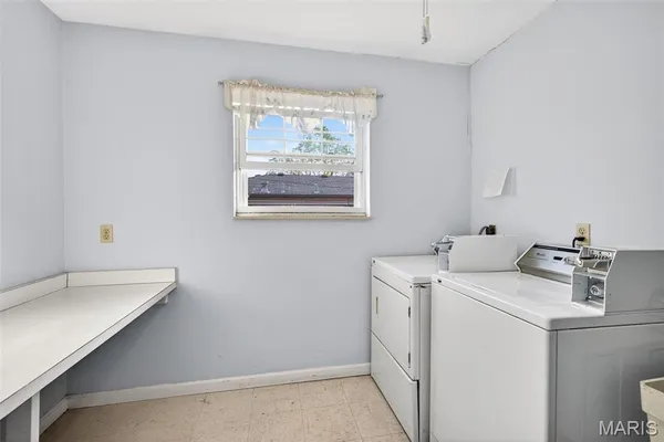 $135,000 | 4294 Chateau De Ville Drive, Unit H, St. Louis, MO 63129