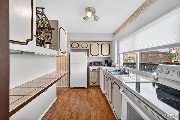 $135,000 | 4294 Chateau De Ville Drive, Unit H, St. Louis, MO 63129