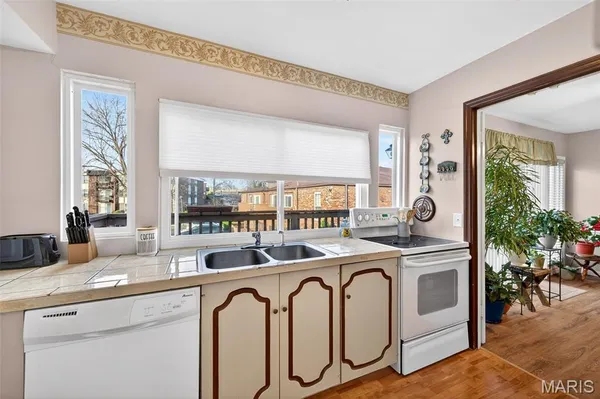 $135,000 | 4294 Chateau De Ville Drive, Unit H, St. Louis, MO 63129