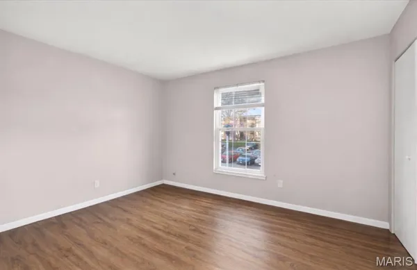 $135,000 | 4294 Chateau De Ville Drive, Unit H, St. Louis, MO 63129