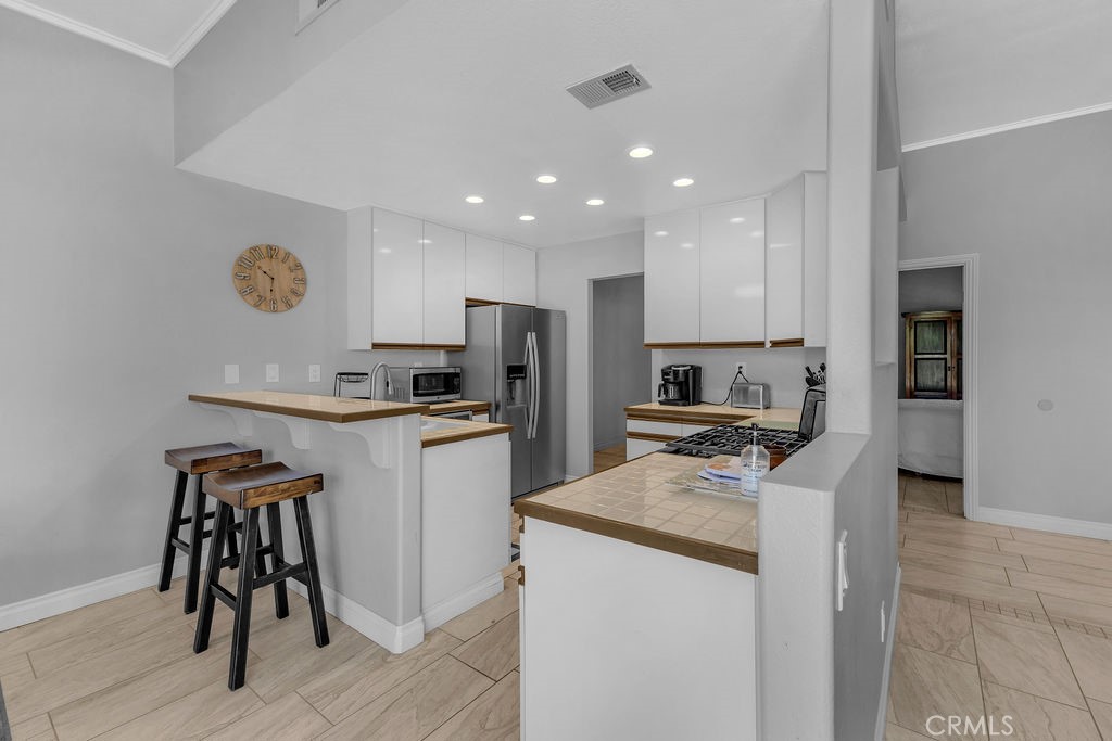 28 Oak Tree Drive Rancho Mirage, CA 92270 - Photo 12 of 41 Kitchen Island