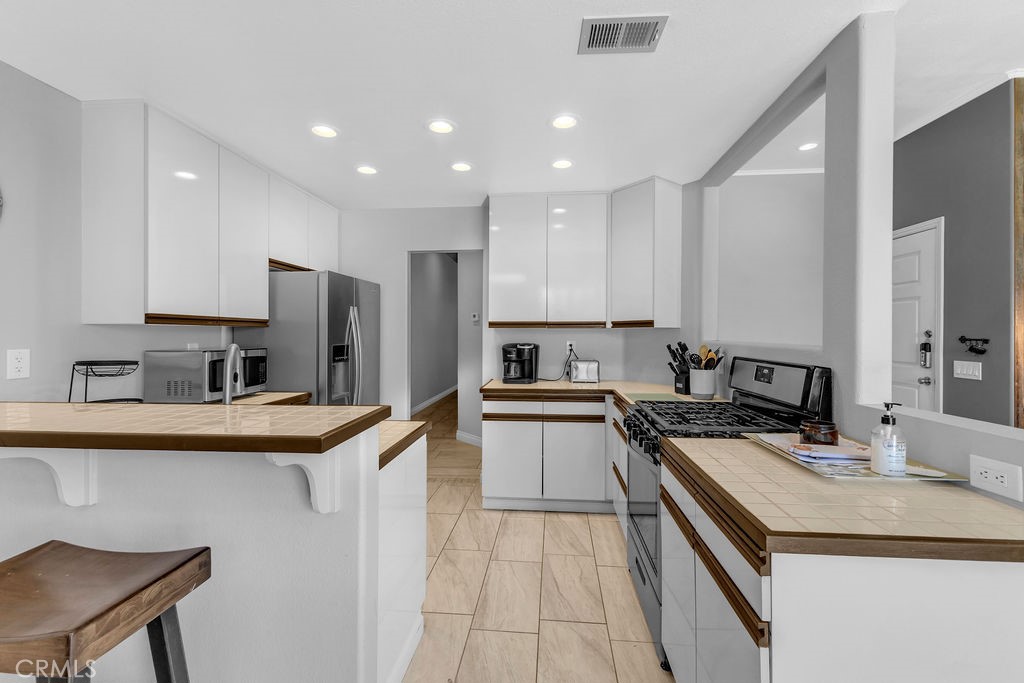 28 Oak Tree Drive Rancho Mirage, CA 92270 - Photo 13 of 41 Kitchen