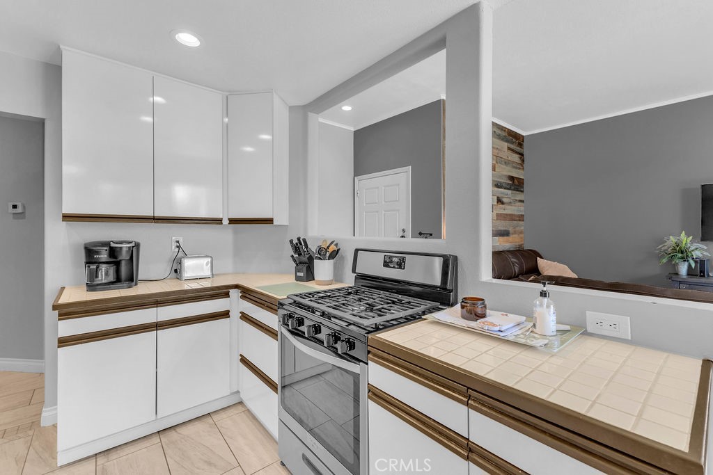 28 Oak Tree Drive Rancho Mirage, CA 92270 - Photo 15 of 41 Kitchen