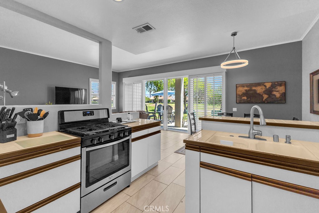 28 Oak Tree Drive Rancho Mirage, CA 92270 - Photo 16 of 41 Kitchen