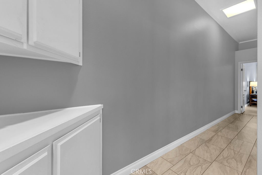 28 Oak Tree Drive Rancho Mirage, CA 92270 - Photo 19 of 41 Hallway